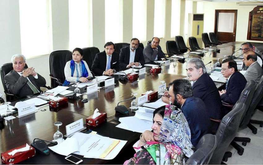 اسلام آباد:وزیر خزانہ ڈاکٹر شمشاد اختر محکمانہ اجلاس کی ..