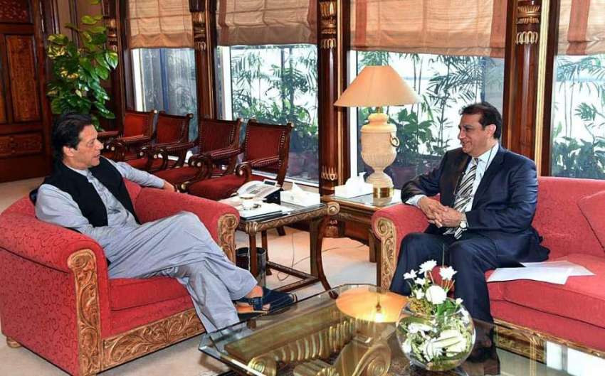 اسلام آباد: وزیر اعظم عمران خان سے سابق ایم ڈی پی ٹی وی یوسف ..