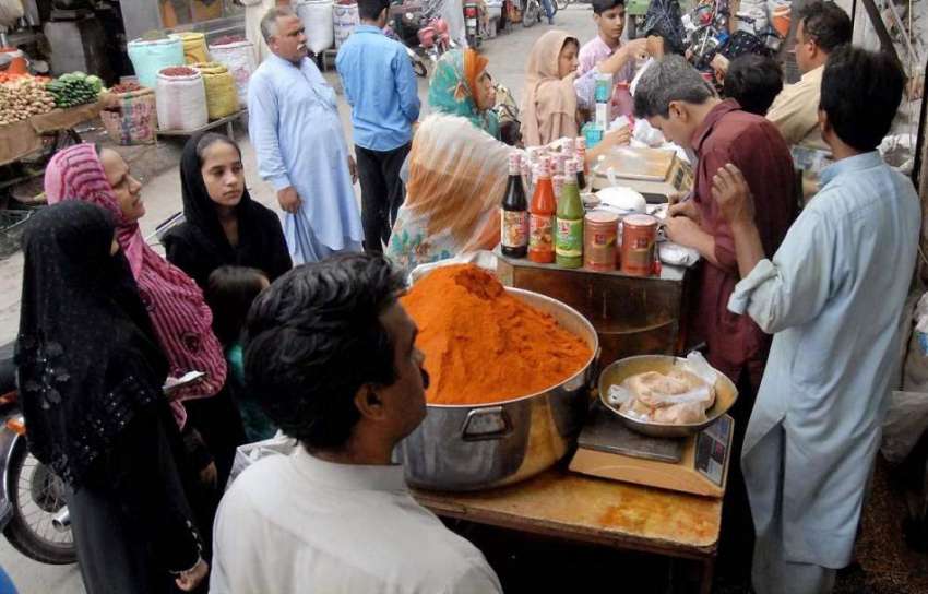 راولپنڈی: عید قربان کی تیاریوں میں مصروف شہری مصالہ جات ..