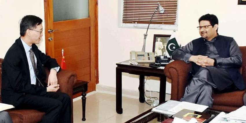 اسلام آباد: وزیراعظم کے مشیر برائے خزانہ مفتاح اسماعیل سے ..