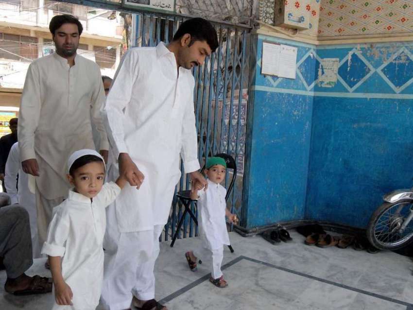 راولپنڈی: قدیمی جامعہ جامع مسجد میں شہری ماہ رمضان کے دوسرے ..