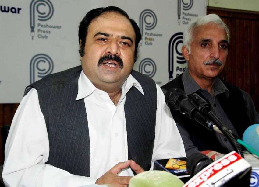 پشاور: قومی وطن پارٹی کے صوبائی چیئرمین سکندر شیرپاؤ پریس ..