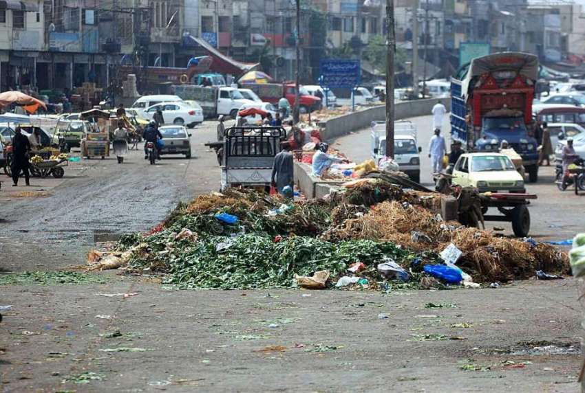 اسلام آباد: وفاقی دارالحکومت میں سبزی منڈی کے قریب کچرے ..