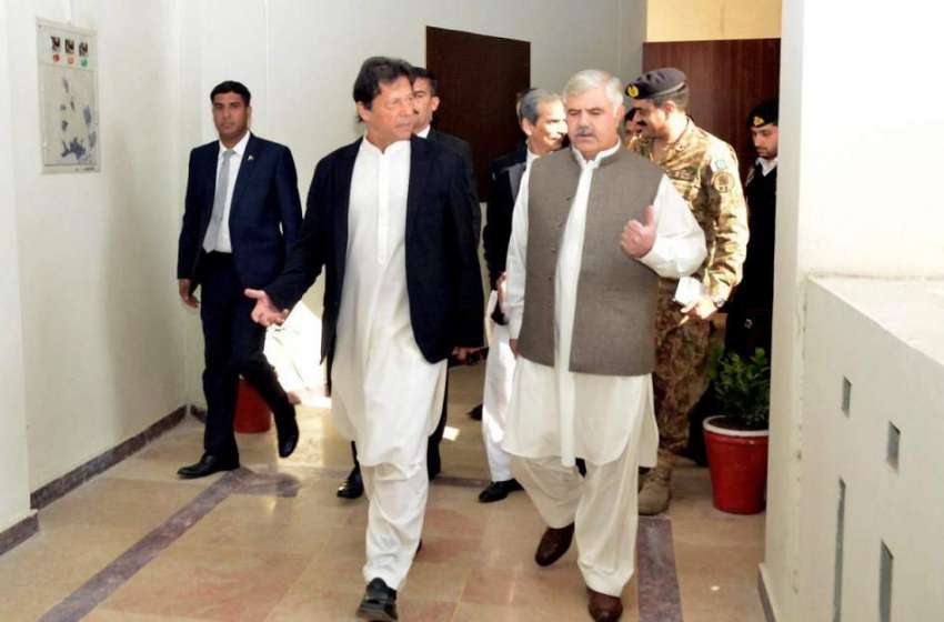 پشاور: وزیر اعظم عمران خان اور وزیر عالیٰ خیبر پختونخوا ..
