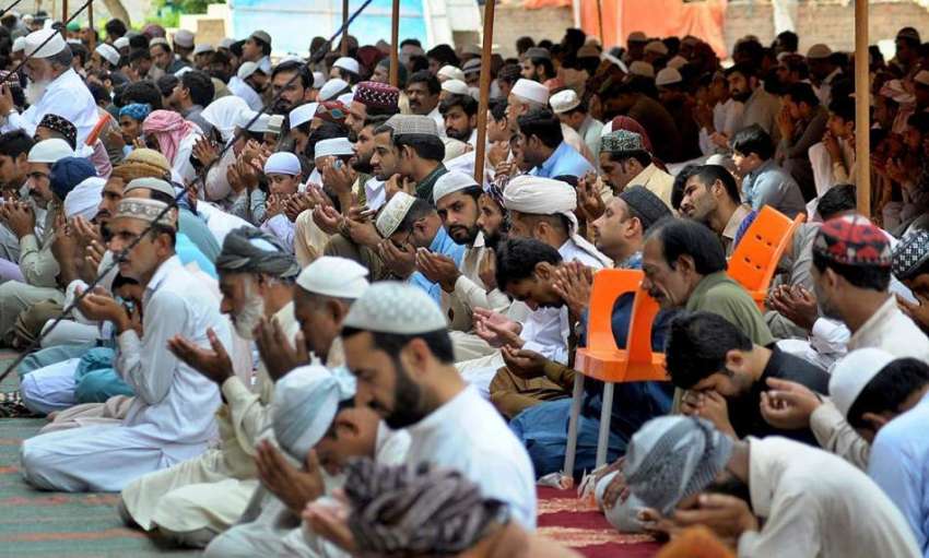 ملتان:روزہ داروں کی بڑی تعداد رمضان المبارک کے پہلے جمعتہ ..