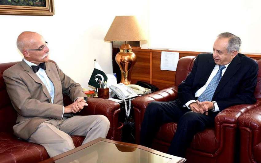 اسلام آباد: وزیر اعظم کے مشیر برائے کامرس اینڈ ٹیکسٹائل ..