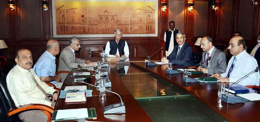 راولپنڈی: وفاقی وزیر دفار پرویز خٹک اعلیٰ سطحی اجلاس کی ..