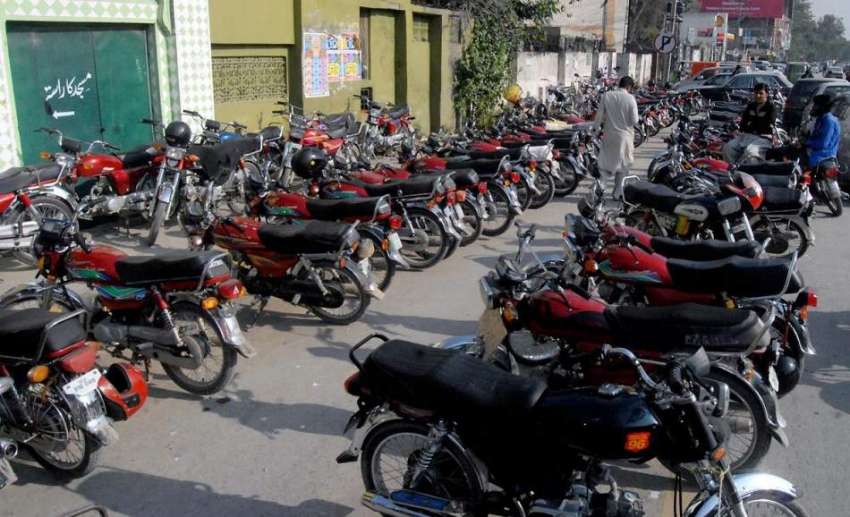 راولپنڈی: ٹریفک پولیس کی نا اہلی، احاطہ کچہری کے باہر مسجد ..
