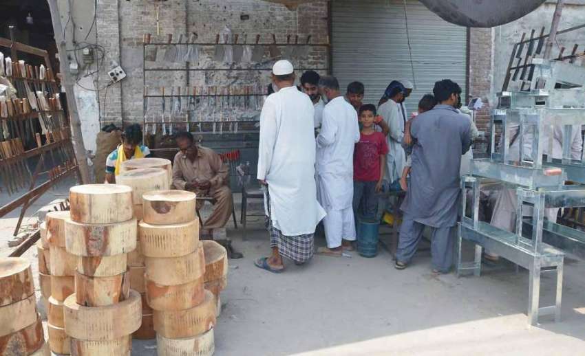 فیصل آباد: شہری عیدالاضحی کے موقع پر سنت ابراہیمی پر عمل ..