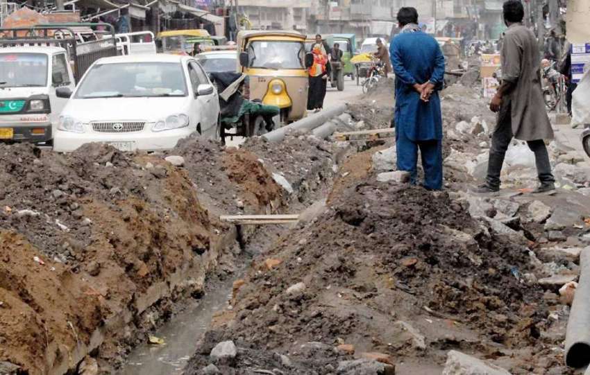 راولپنڈی: جامعہ مسجد روڈ پر کھدائی کے باعث علاقہ مکینوں ..
