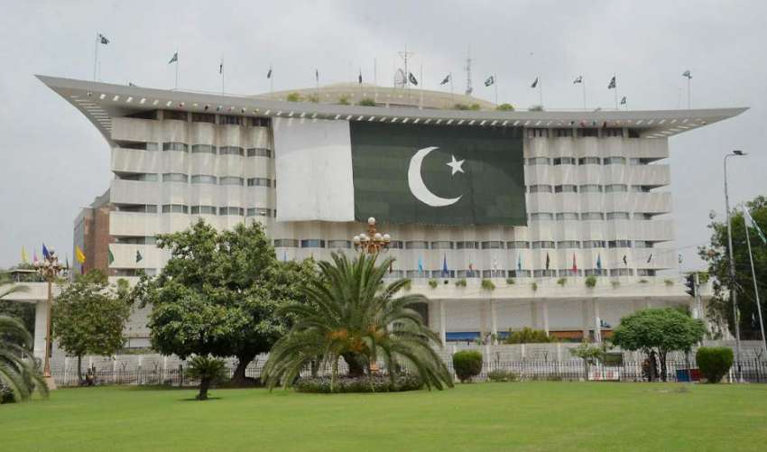 لاہور: یوم آزادی کی مناسبت سے واپڈا ہاؤس کی عمارت پر جہازی ..