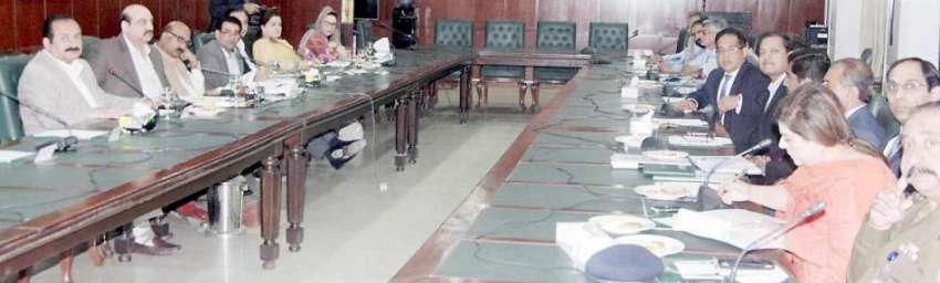 لاہور: صوبائی وزیر سکولز ایجوکیشن رانا مشہود احمد خاں اور ..