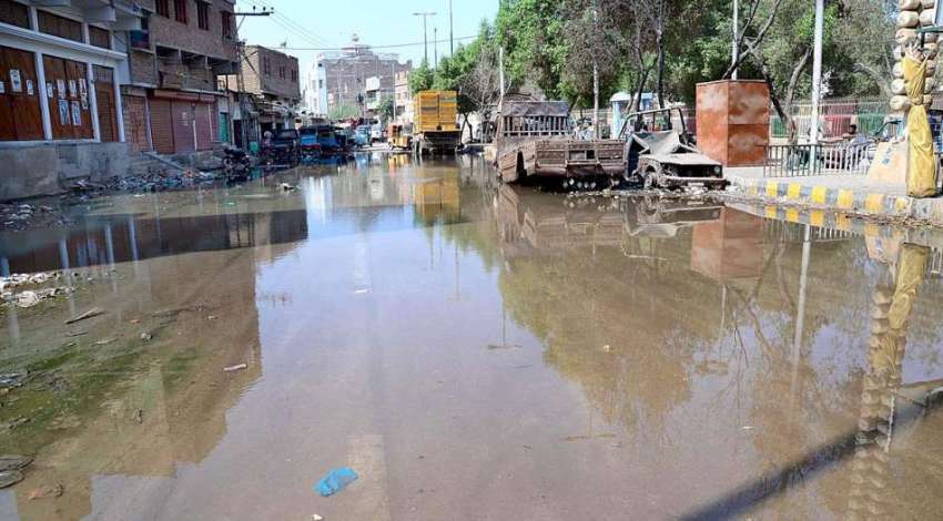 حیدر آباد: نورانی بستی میں سڑک پر سیوریج کا پانی جمع ہے، ..
