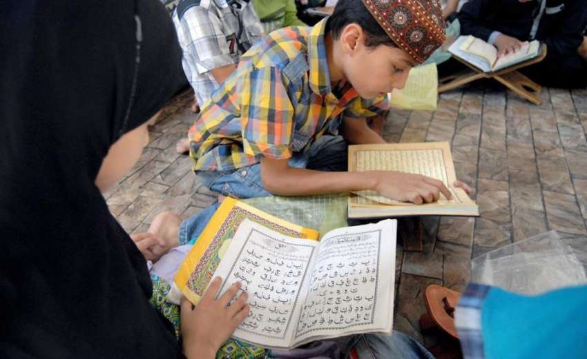 راولپنڈی: رمضان المبارک کے بابرکت ماہ میں بچے قرآن کی تلاوت ..