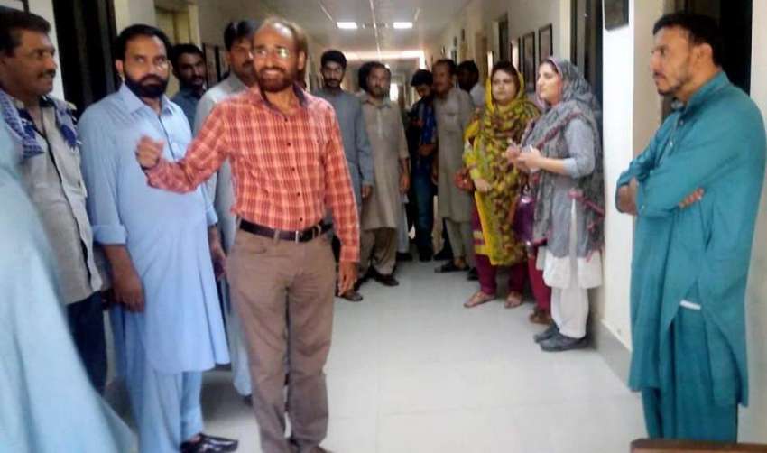 راولپنڈی: ریڈیو پاکستان کے ملازمین اپنے مطالبات کے حق میں ..
