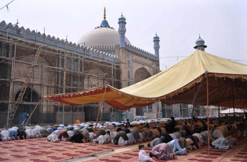 ملتان: عید گاہ مسجد میں ماہ رمضان کے چوتھے جمعةالمبارک کی ..