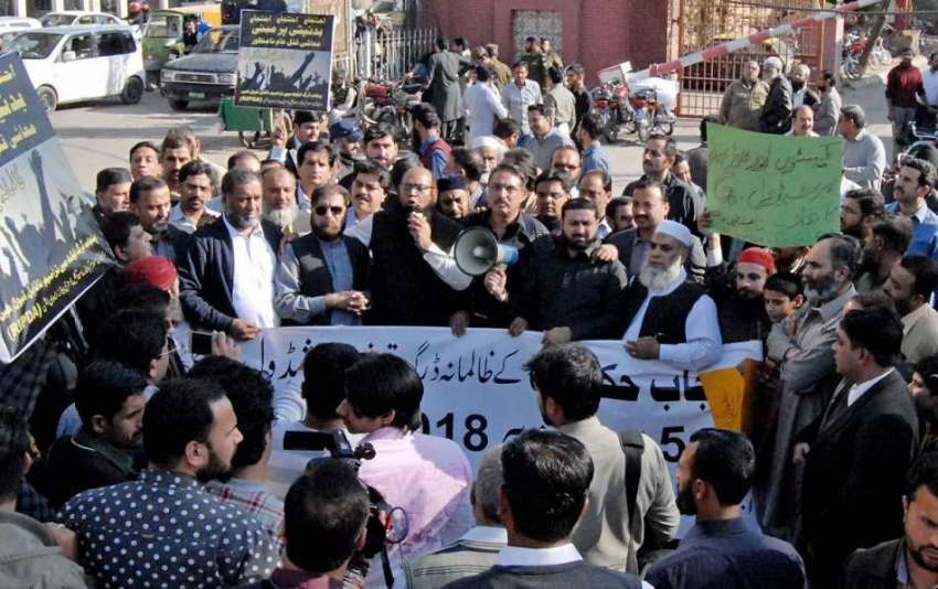 راولپنڈی: ڈرگ اینڈ کیمسٹ کی طرف سے ہڑتال کے موقع پر زاہد ..