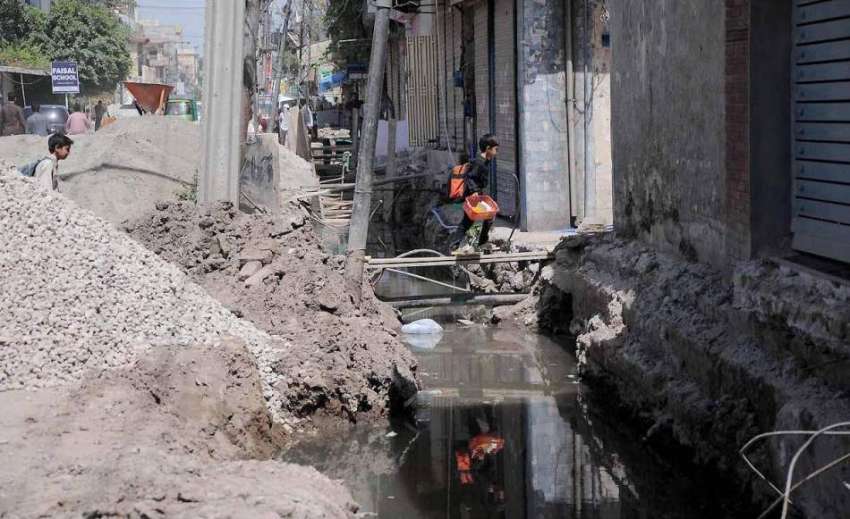 راولپنڈی: مسلم ٹاؤن روڈ پر نالوں کا تعمیراتی کام سست روی ..
