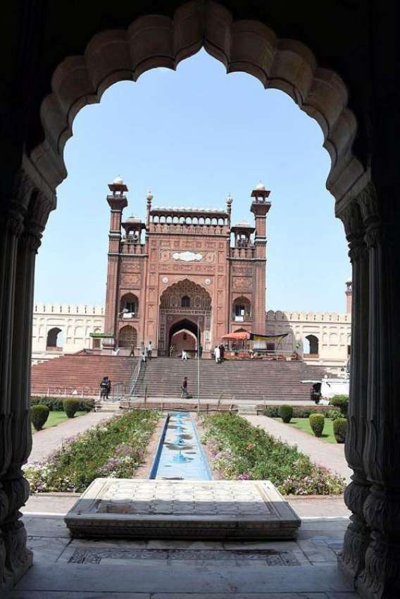 لاہور: بادشاہی مسجد کے بیرونی حصے کا خوبصورت منظر۔