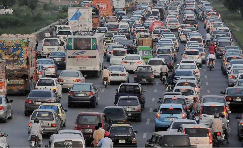 اسلام آباد: سگنل فری ایکسپریس وے پر بدترین ٹریفک جام کا منظر۔