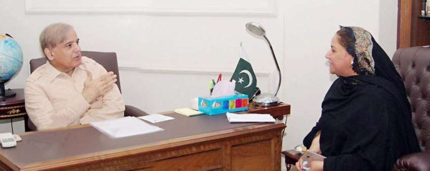 لاہور: وزیر اعلیٰ پنجاب محمد شہباز شریف سے رکن قومی اسمبلی ..