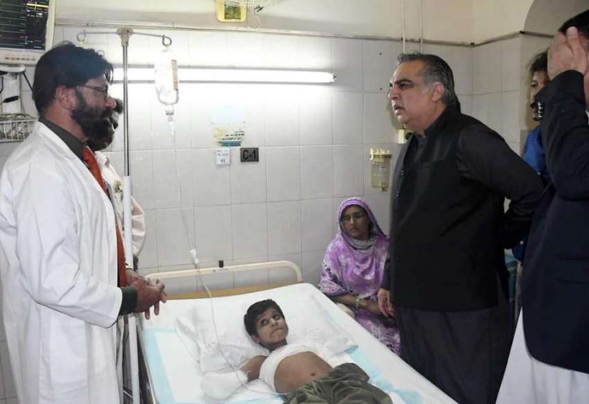 کراچی: گورنر سندھ عمران اسماعیل سول ہسپتال میں کرنٹ لگ کر ..