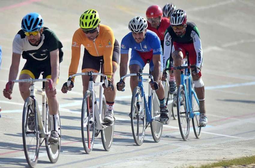 لاہور: نیشنل ٹریک سائیکلنگ چمپئن شپ2018کے موقع پر مقابلہ میں ..