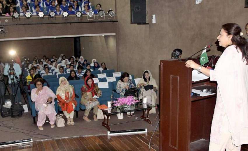 لاہور: وزیر خزانہ پنجاب ڈاکٹر عائشہ غوث پاشا نجی سکول کے ..