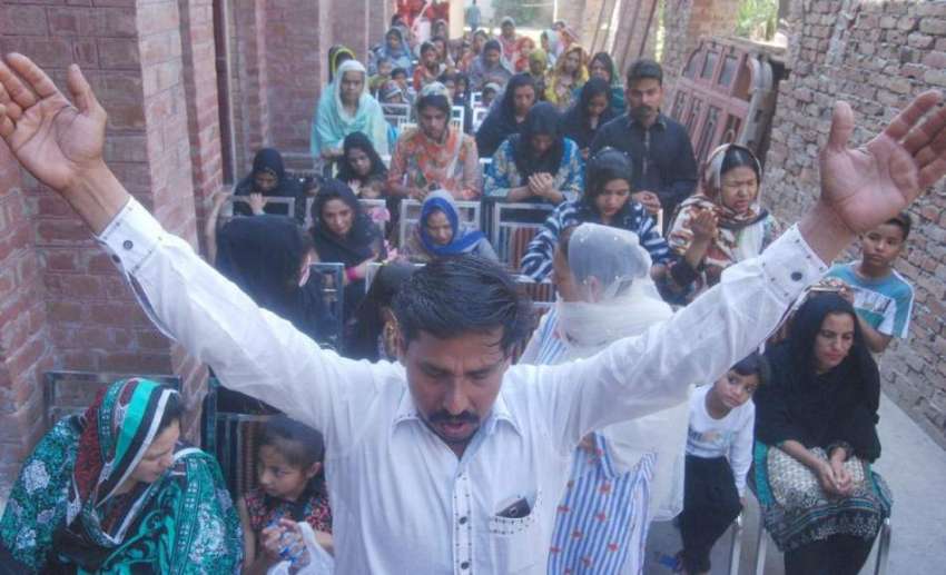 لاہور: گڈ فرائیڈے کے موقع پر مسیحی برادری سینٹ آسولڈز چرچ ..