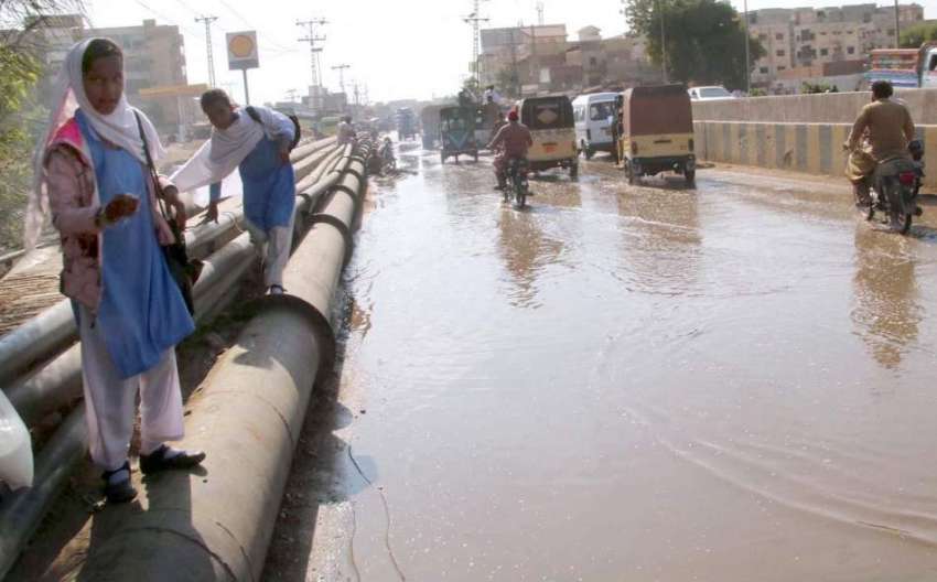 حیدر آباد: ہالہ ناکہ روڈ رپر سیوریج کے پانی کے باعث شہریوں ..