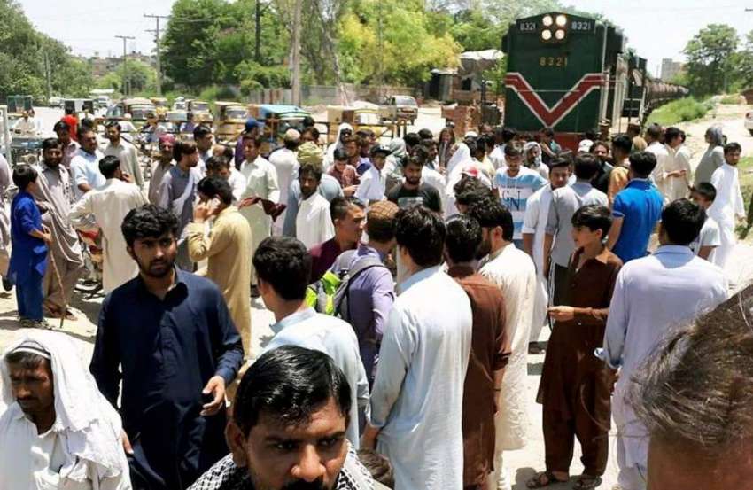 راولپنڈی:مریڑ حسن ریلوے پھاٹک پر مال گاڑی کی زد میں آنیوالے ..