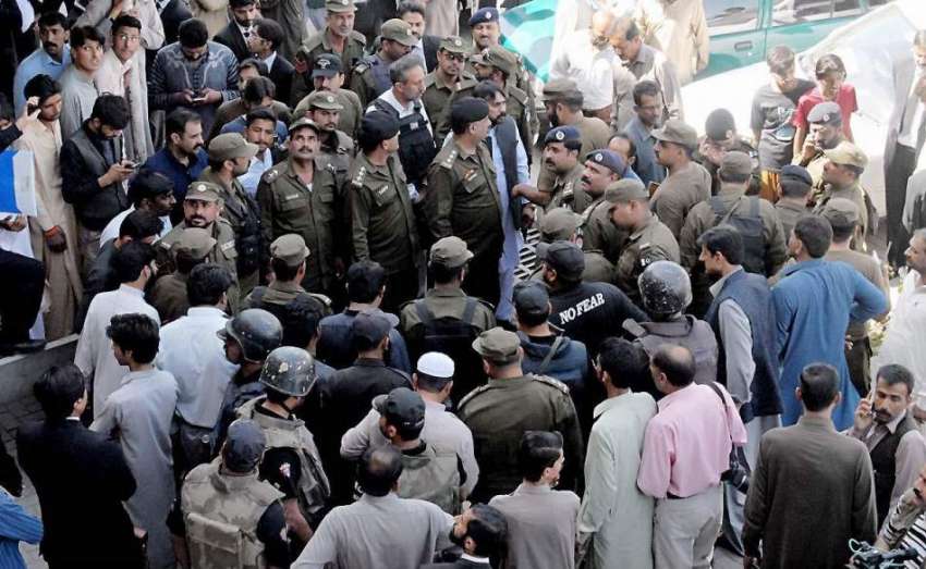 راولپنڈی: احاطہ کچہری میں فائرنگ کے واقعہ کے بعد جائے وقوعہ ..