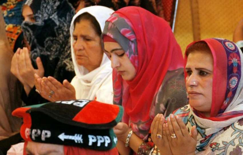 راولپنڈی: ذوالفقار علی بھٹوی کی برسی کے موقع پر خواتین کارکن ..