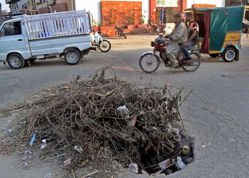 راولپنڈی: انتظامیہ کی نا اہلی کمیٹی چوک کے قریب کھلا مین ..