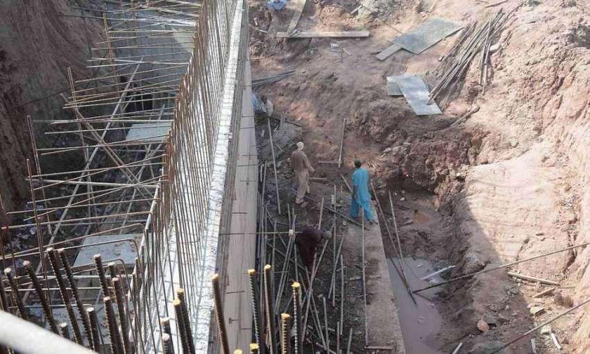 اسلام آباد: مزدور کھنہ پل سگنل فری ایکسپریس وے کے تعمیراتی ..