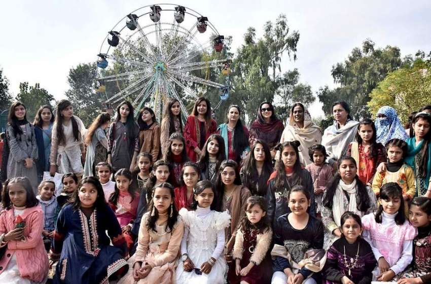 اسلام آباد: اسلام آبادماڈل کالج کی طالبات کا سالانہ فن فیئر ..