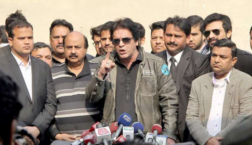 لاہور: تحریک انصاف کے رہنما عمر ڈار ایف آ:ی اے میں پیشی کے ..