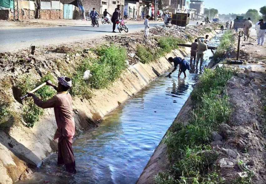 سرگودھا: ضلعی انتظامیہ کے زیر اہتمام نہر کی صفائی ستھرائی ..