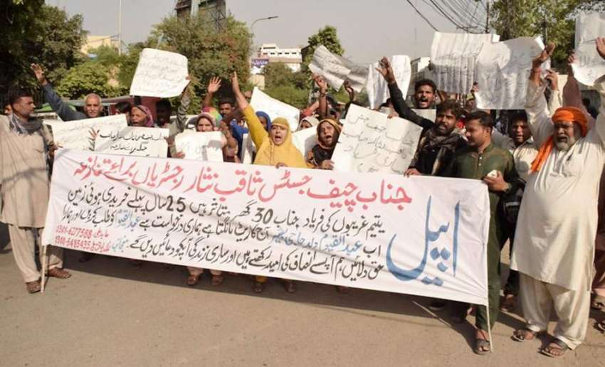 لاہور: بند روڈ کے رہائشی اپنے مطالبات کے حق میں پریس کلب ..