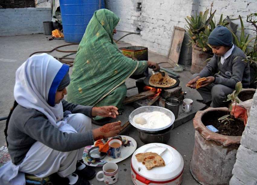 راولپنڈی: پرانہ قلعہ کی رہائشی خاتون گیس لوڈ شیڈنگ کے باعث ..