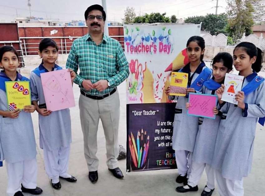 راولپنڈی: ٹیچر ڈے کے موقع پر مقامی سکول میں مورگاہ میں تقریب ..
