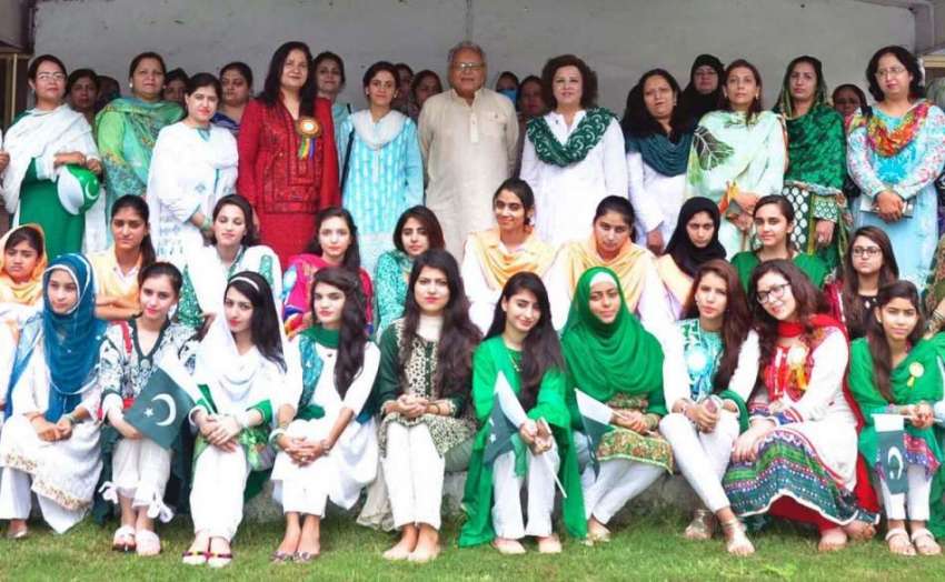 راولپنڈی: مقامی کالج میں جشن آزادی کے موقع پر طالبات کا مہمان ..