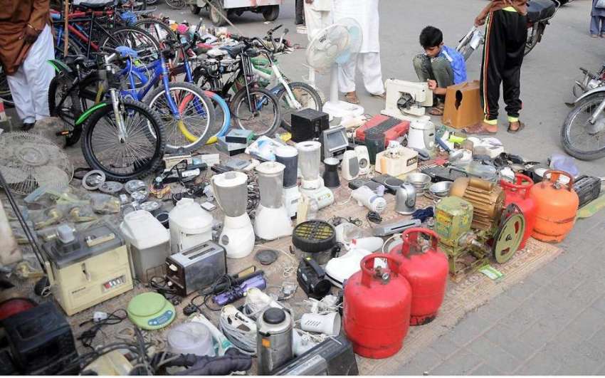 راولپنڈی: کار آمد اشیاء فروخت کرنیوالے شخص نے مختلف اشیاء ..