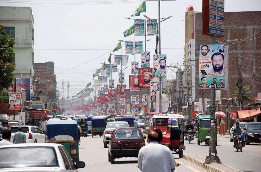 پشاور: مختلف سیاسی جماعتوں کی جانب سے سڑک کنارے الیکشن2018کے ..