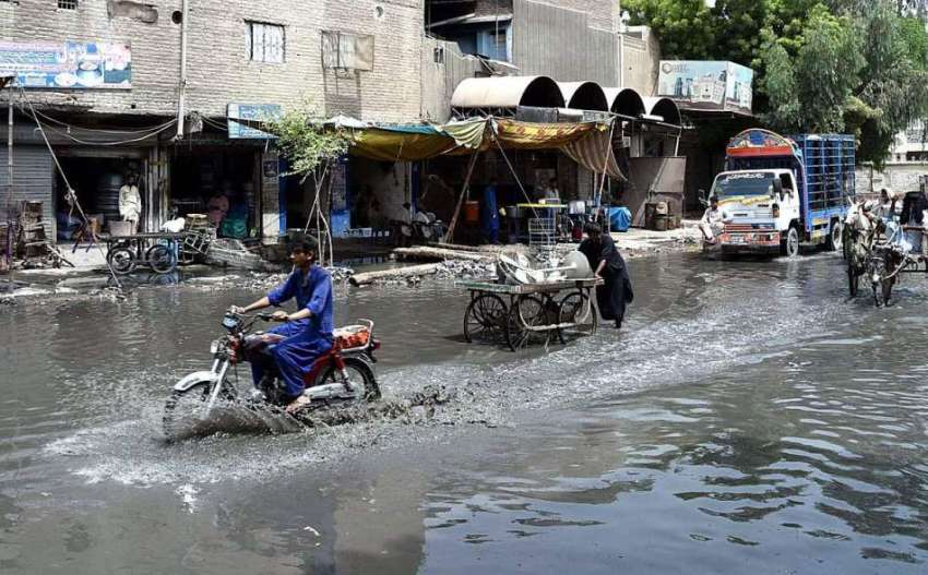 لاڑکانہ: ہمپر روڈ پر سیوریج کے پانی کی وجہ سے شہریوں کو مشکلات ..