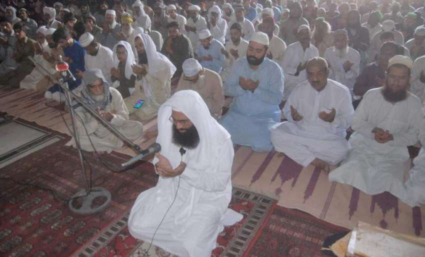 لاہور: بادشاہی مسجد کے نائب امام قاری انیس الرحمن نماز جمعہ ..