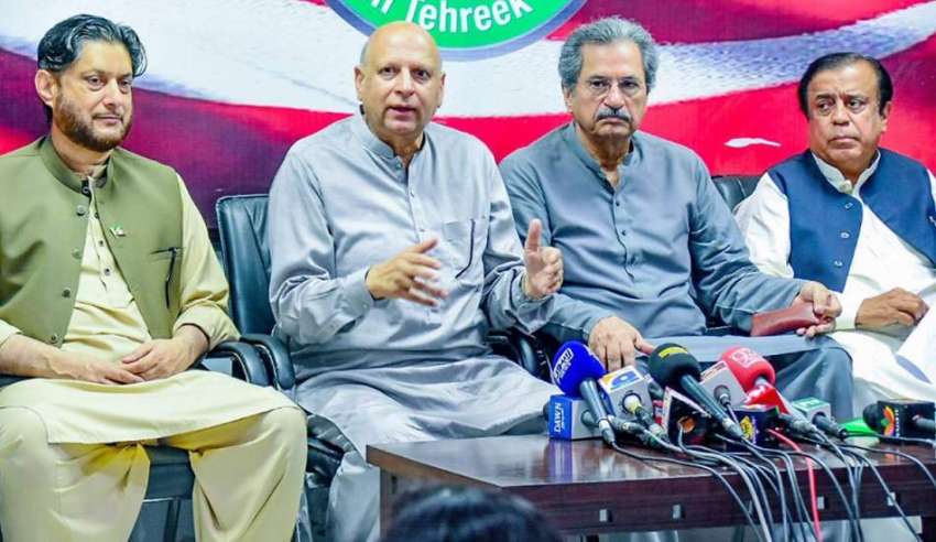 لاہور: تحریک انصاف کے سینیٹر چوہدری محمد سرور پارٹی کے چوہدری ..