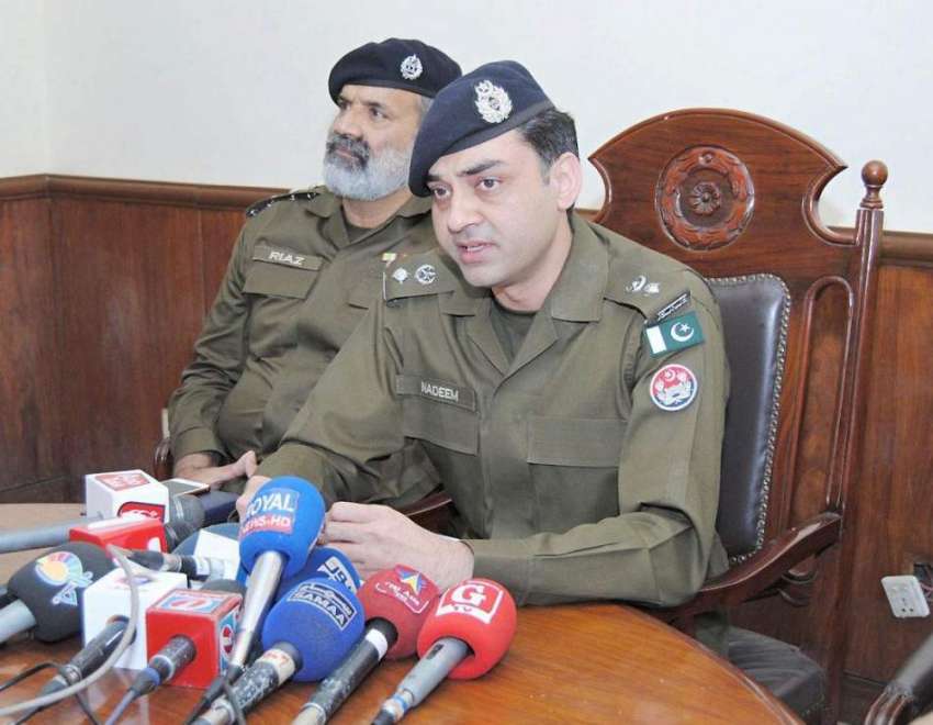 لاہور: پی سی آئی ندیم عباسی قلعہ گجر سنگھ تھانے میں میڈیا ..