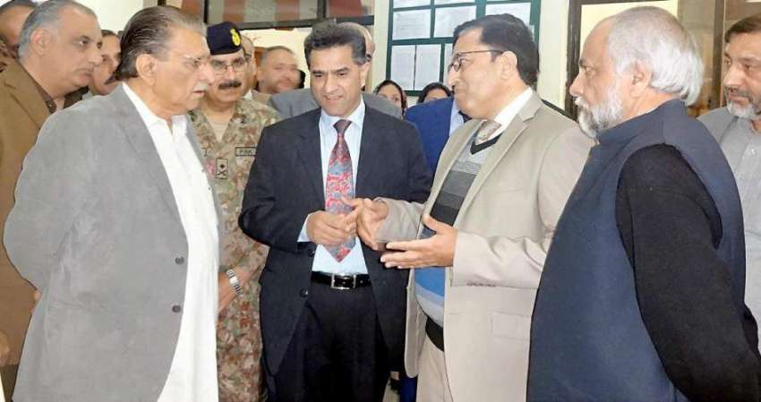 مظفر آباد: وزیراعظم آزاد کشمیر راجہ فاروق حیدر خان کو ڈاکٹر ..