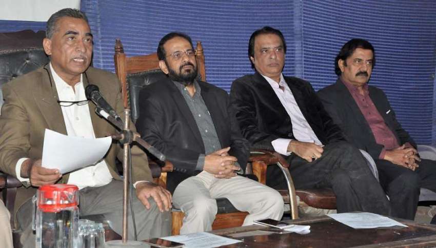 کراچی: کراچی پریس کلب میں آرٹس فورم پینل محمداسلم خان و دیگر ..